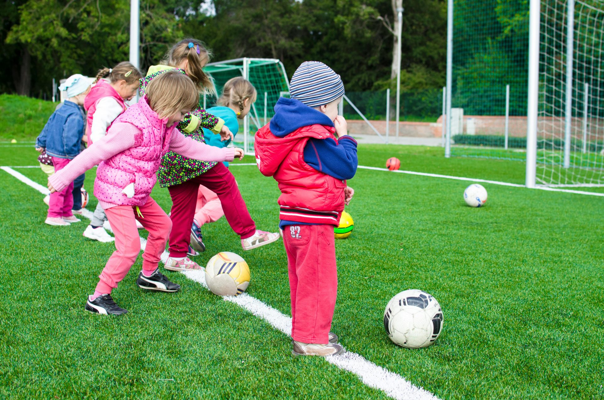 Kinder am spielen